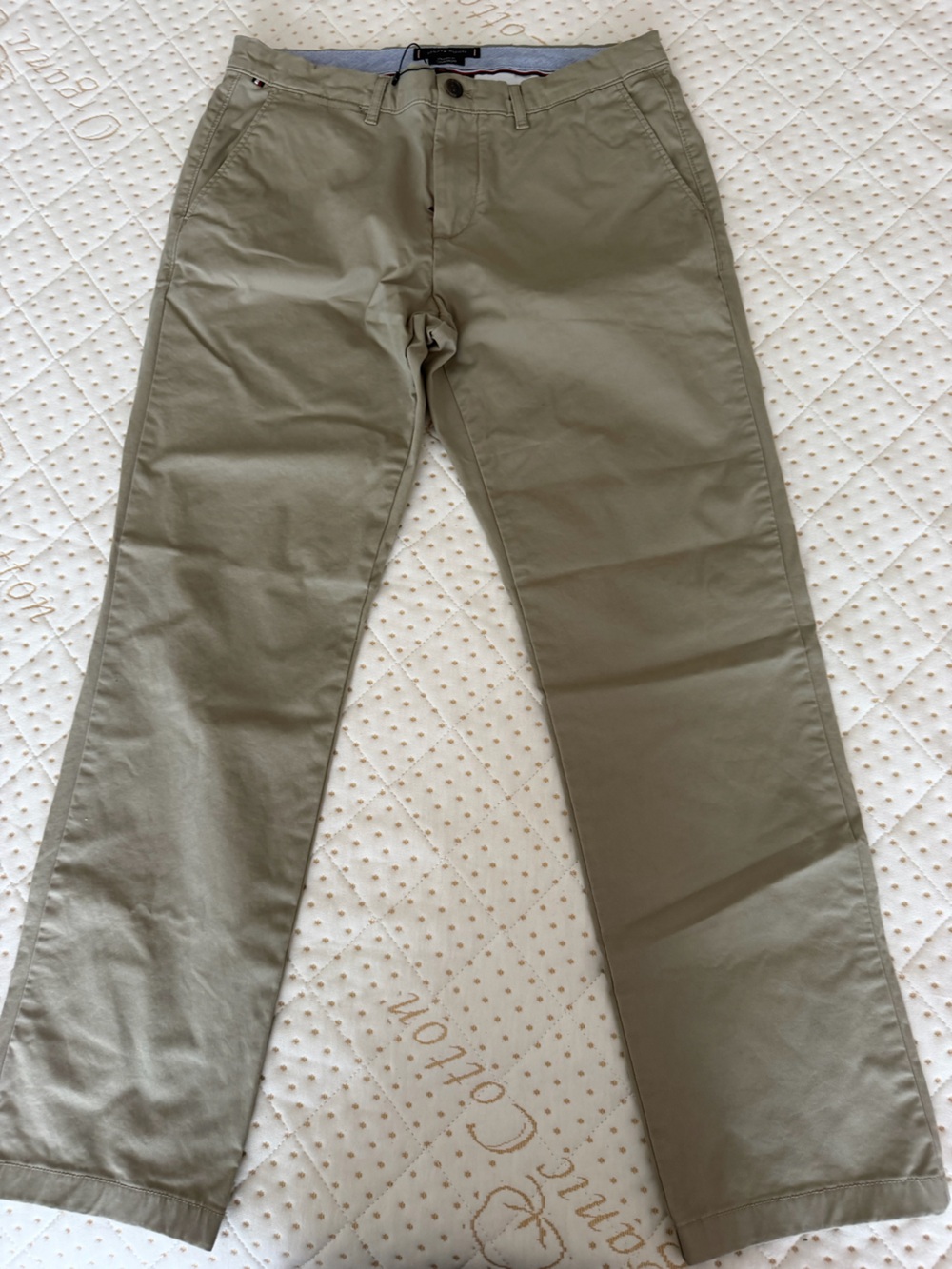 Tommy Hilfiger Men’s Straight Fit Khaki Chino Pants 30x30 New